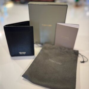 TOM FORD GRAIN LEATHER FOLDING CARDHOLDER